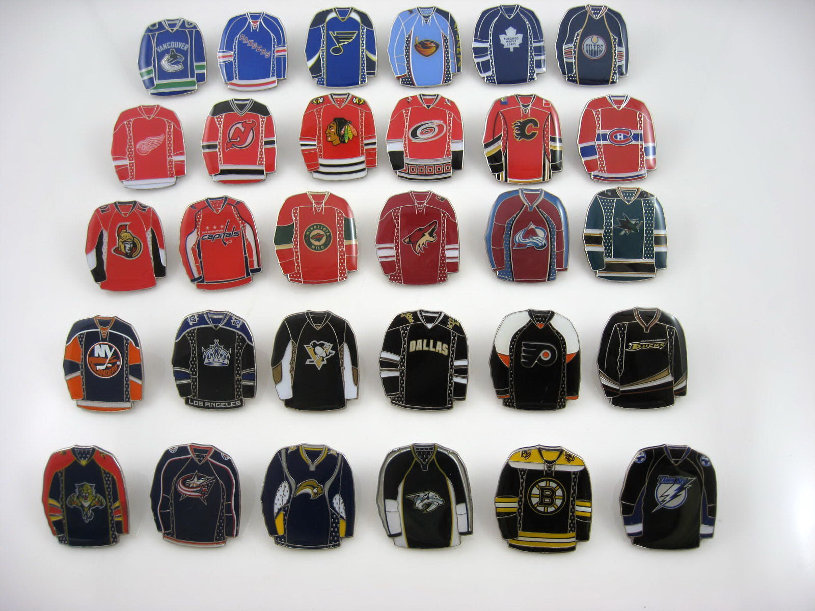 Изготовление значков с логотипом