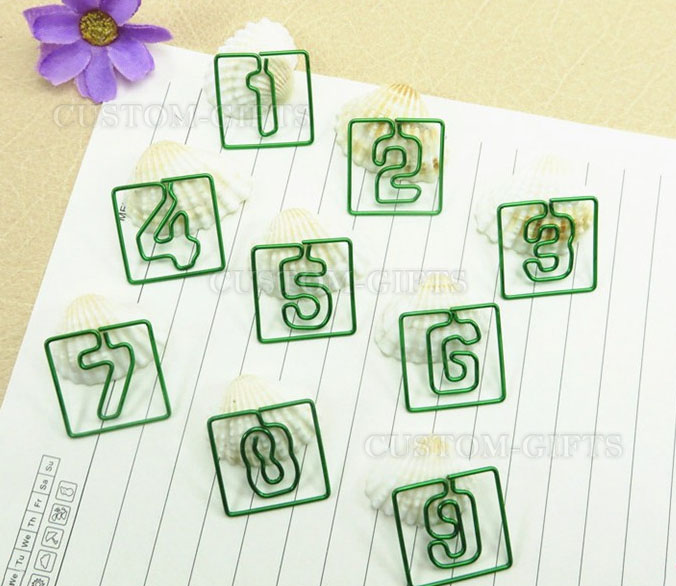 Скрепка с логотипом Цифры и Буквы (C021)